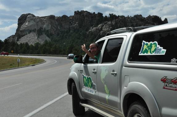 Chegando ao Mount Rushmore, a famosa montanha dos presidentes, na região das Black Hills, em South Dakota, nos Estados Unidos